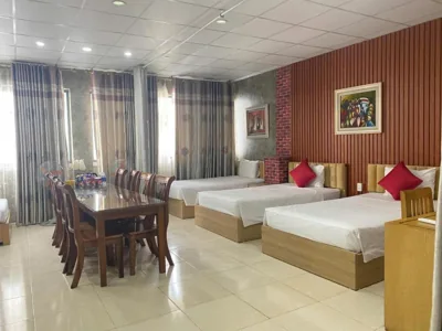 Phòng gia đình có tầm nhìn ra vườn — Moon Hotel 56 Truong Cong Giai